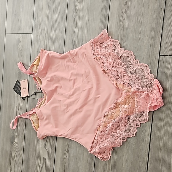 PINSY Sculpting lace shapewear bodysuit - Picture 9 of 9